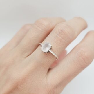 ANILLO OVAL CUARZO ROSA 4 PUNTAS J01S073