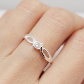 ANILLO ARO TORCIDO CON SOLITARIO