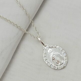 DIJE  NOSSA SENHORA C/BORDA CRAVEJADA