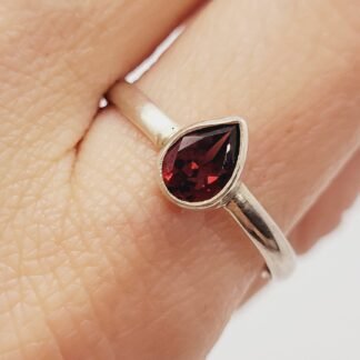 ANILLO PLATA 925 FORMA DE GOTA J01S242