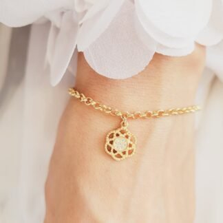 Pulsera Dorada con Dije Flor Calada y Circones 17cm